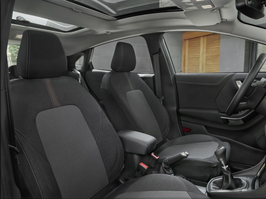 Интерьер Ford Puma Titanium X 2019 года  (WW) (фото 4 из 8)